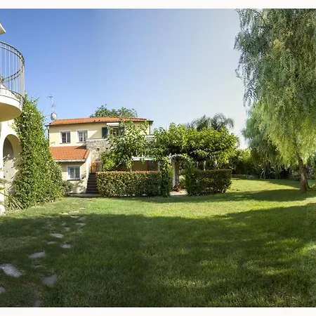 מלון דירות Nel Giardino Di Renzo - Mareri 4*