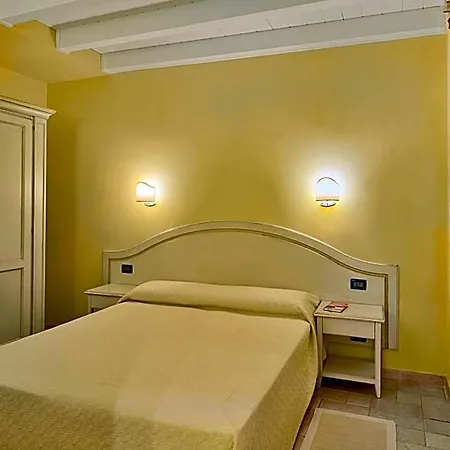 Apartahotel Nel Giardino Di Renzo - Mareri Imperia